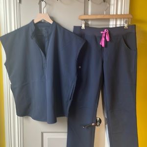 FIGS Scrub Set Rafaela Top and Livingston Pants size Small